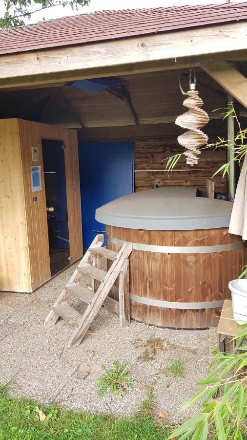 Logeerruimte In Gerenoveerde Boerderij In Wachtumアパートメント エクステリア 写真